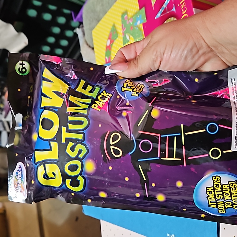 136 Glow Sticks Party Glasses Earrings Neon STICK TO CLOTHES  HALLOWEEN Costumes